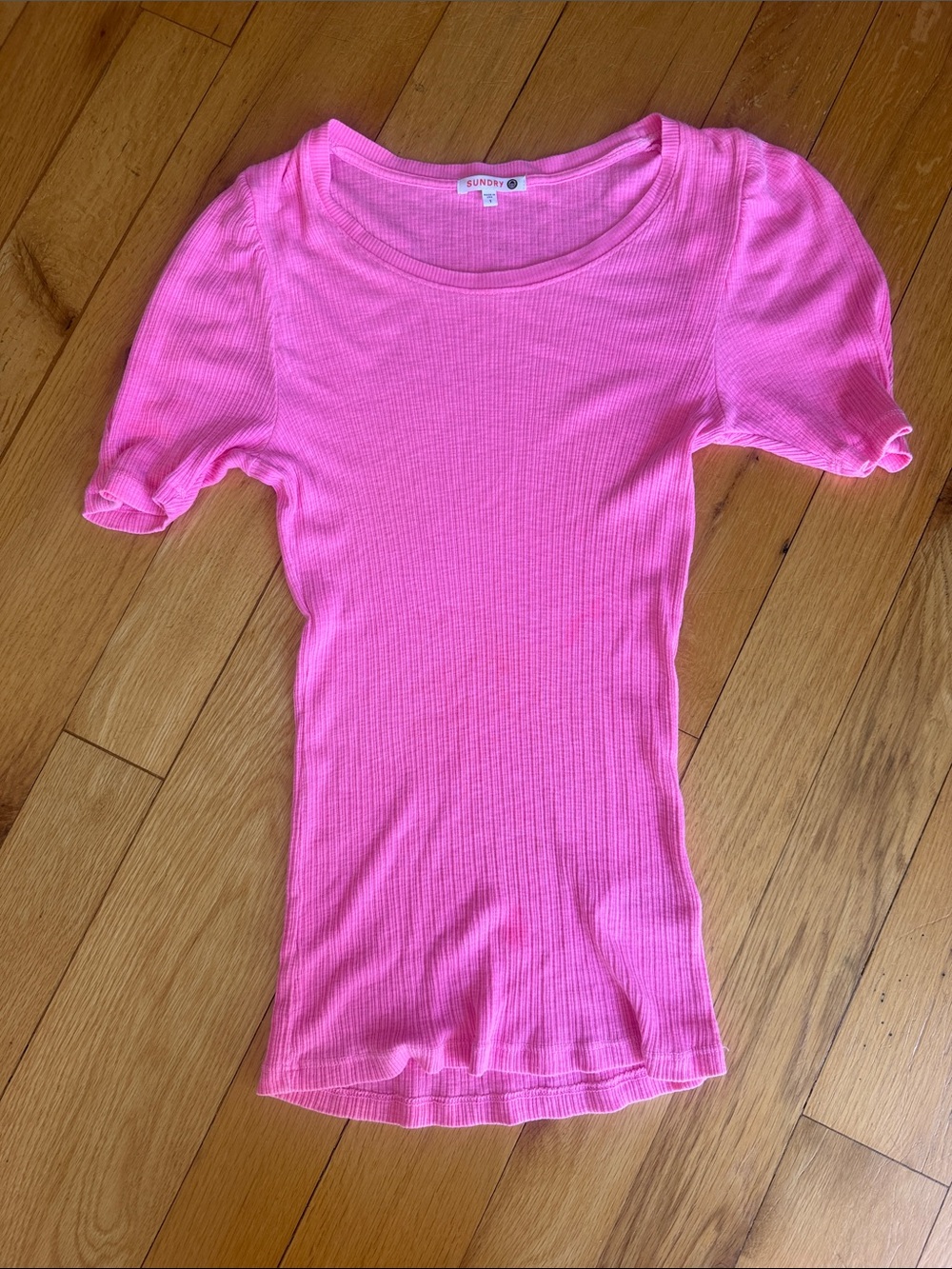 Sunday Bright Pink Ribbed Puff-Sleeve Tee Size 1 / Small- C69-040